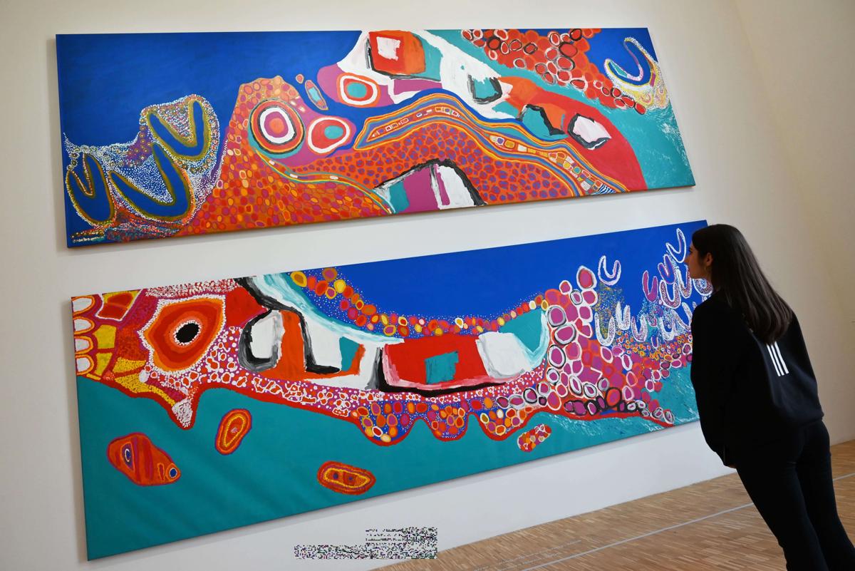 Sally Gabori una grande mostra alla Triennale di Milano