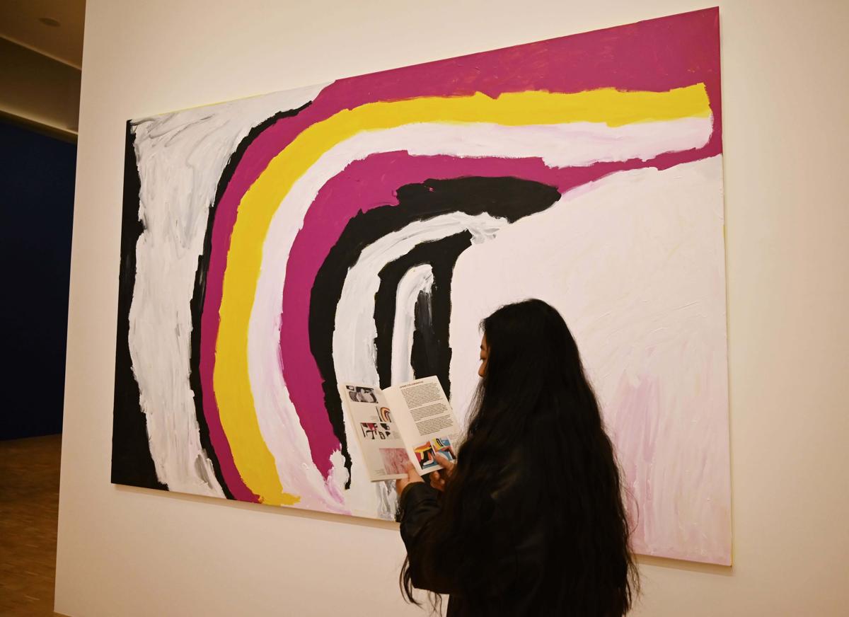 Sally Gabori una grande mostra alla Triennale di Milano