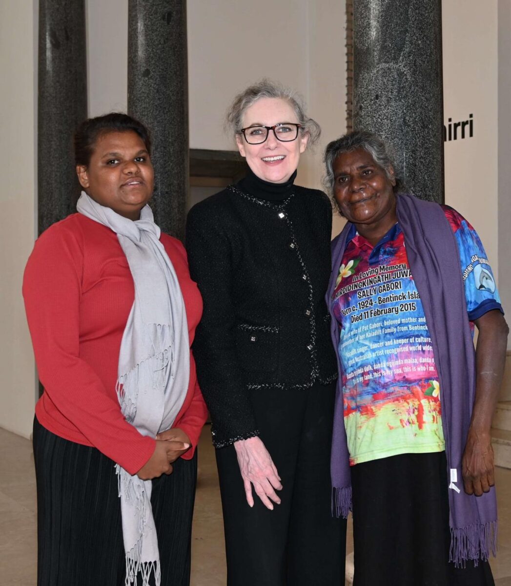 Sally Gabori una grande mostra alla Triennale di Milano