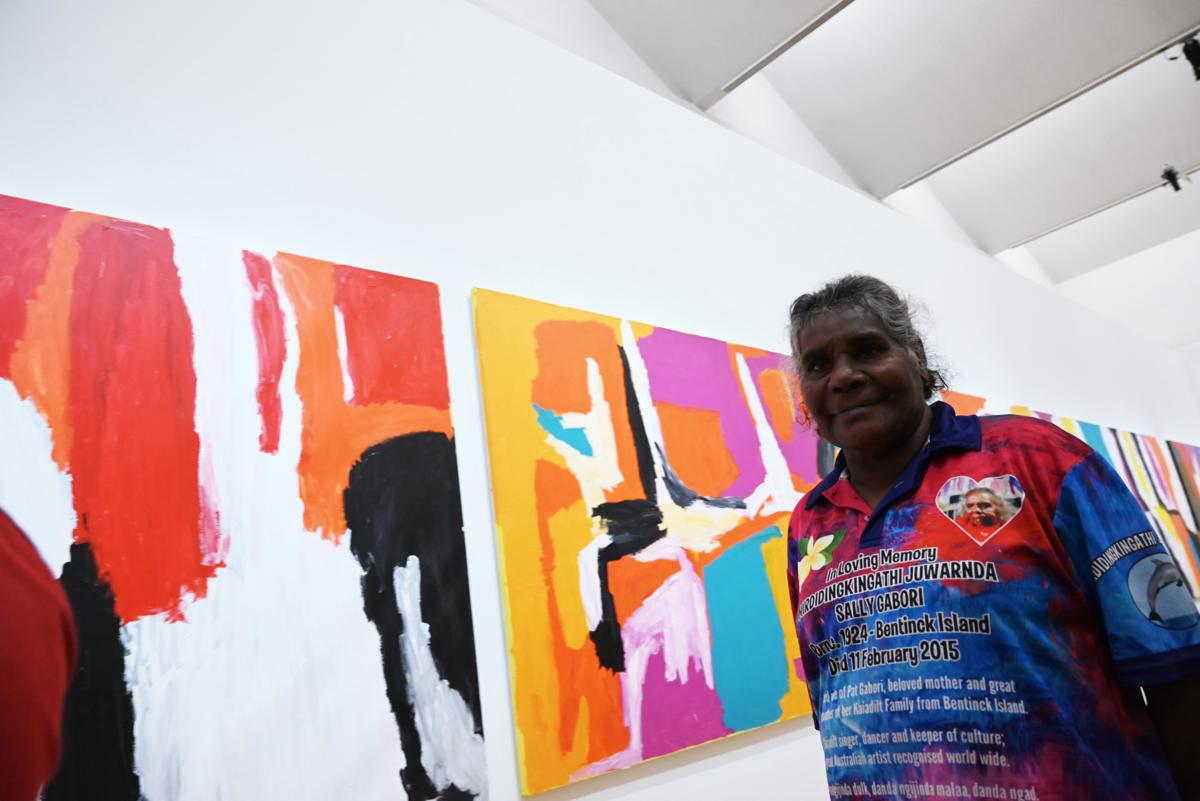 Sally Gabori una grande mostra alla Triennale di Milano