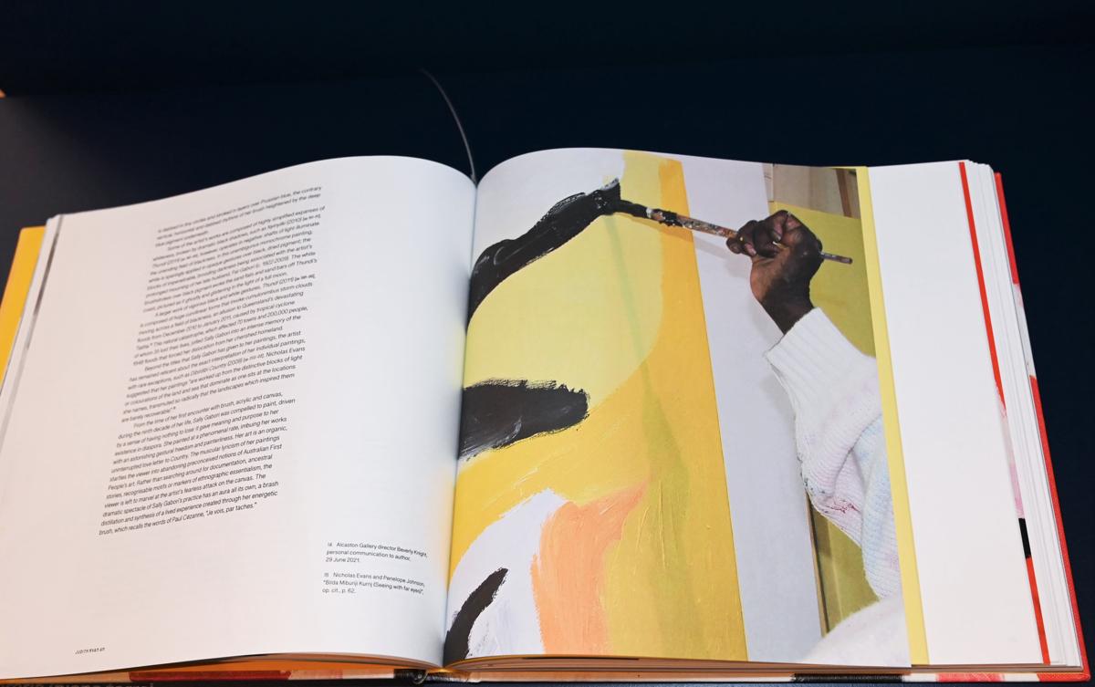 Sally Gabori una grande mostra alla Triennale di Milano