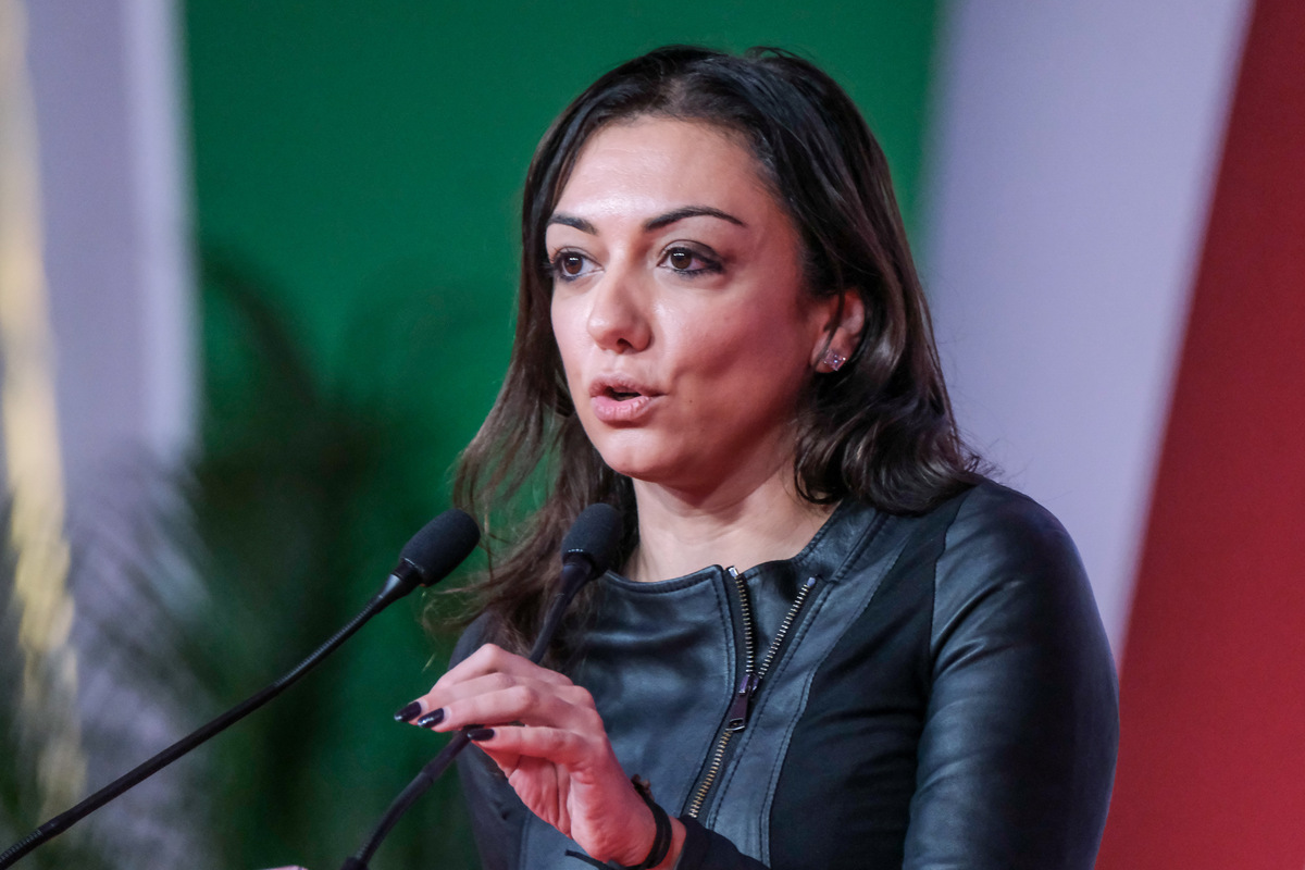 “C’ha ‘ncalamaretto peggio de Zaniolo”, vignetta su Montaruli e “Osho”