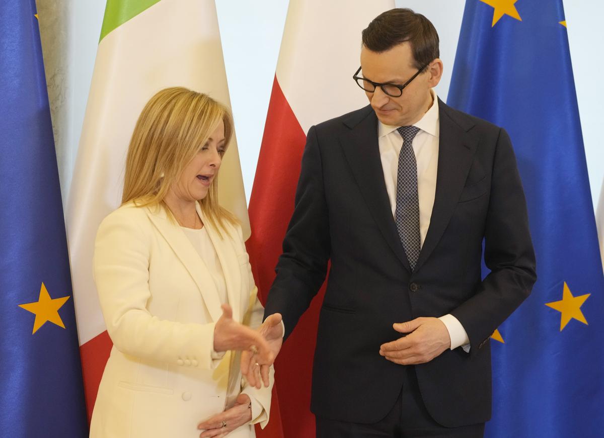 Meloni incontra il premier polacco a Varsavia: “Kiev conti su nostro sostegno” Meloni incontra il premier polacco a Varsavia: “Kiev conti su nostro sostegno”