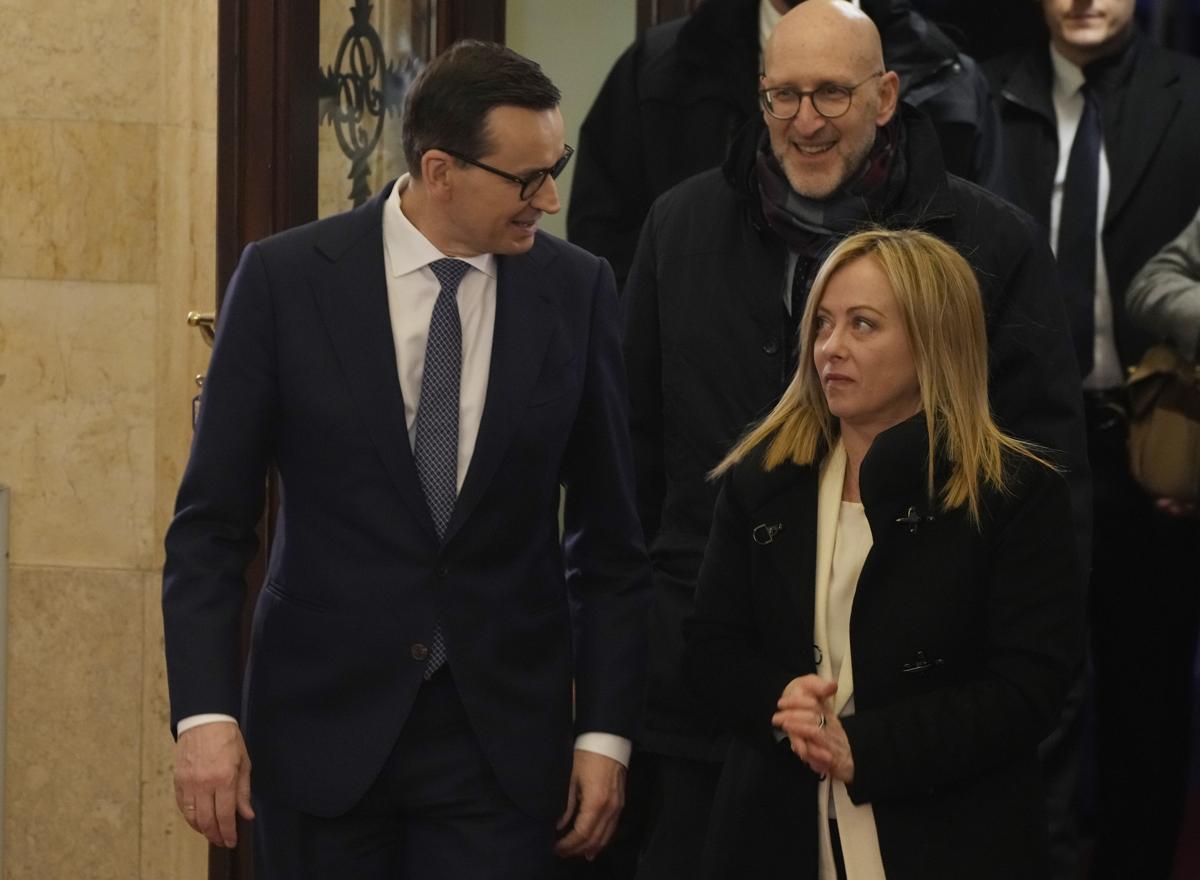 Meloni incontra il premier polacco a Varsavia: “Kiev conti su nostro sostegno” Meloni incontra il premier polacco a Varsavia: “Kiev conti su nostro sostegno”