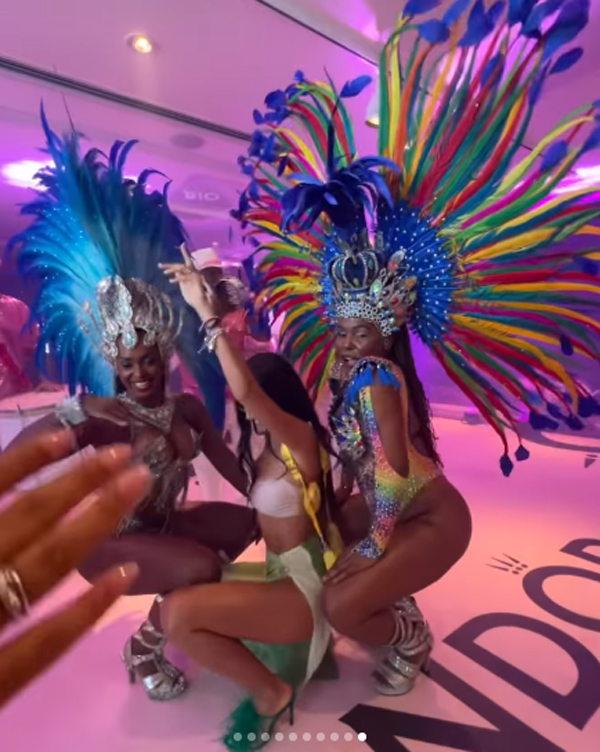Wanda Nara e Zaira Nara che show al Carnevale di Rio (foto). E Icardi… Wanda Nara e Zaira Nara che show al Carnevale di Rio (foto). E Icardi…