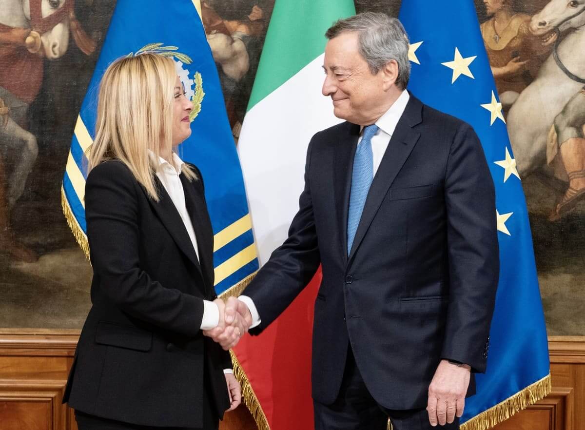 Draghi: “Io ora non recito più, guardo i potenti da fuori”. La frase criptica Draghi: “Io ora non recito più, guardo i potenti da fuori”. La frase criptica