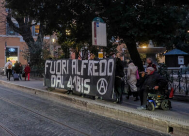 Disordini degli anarchici per Cospito. Dodici indagati a vario titolo