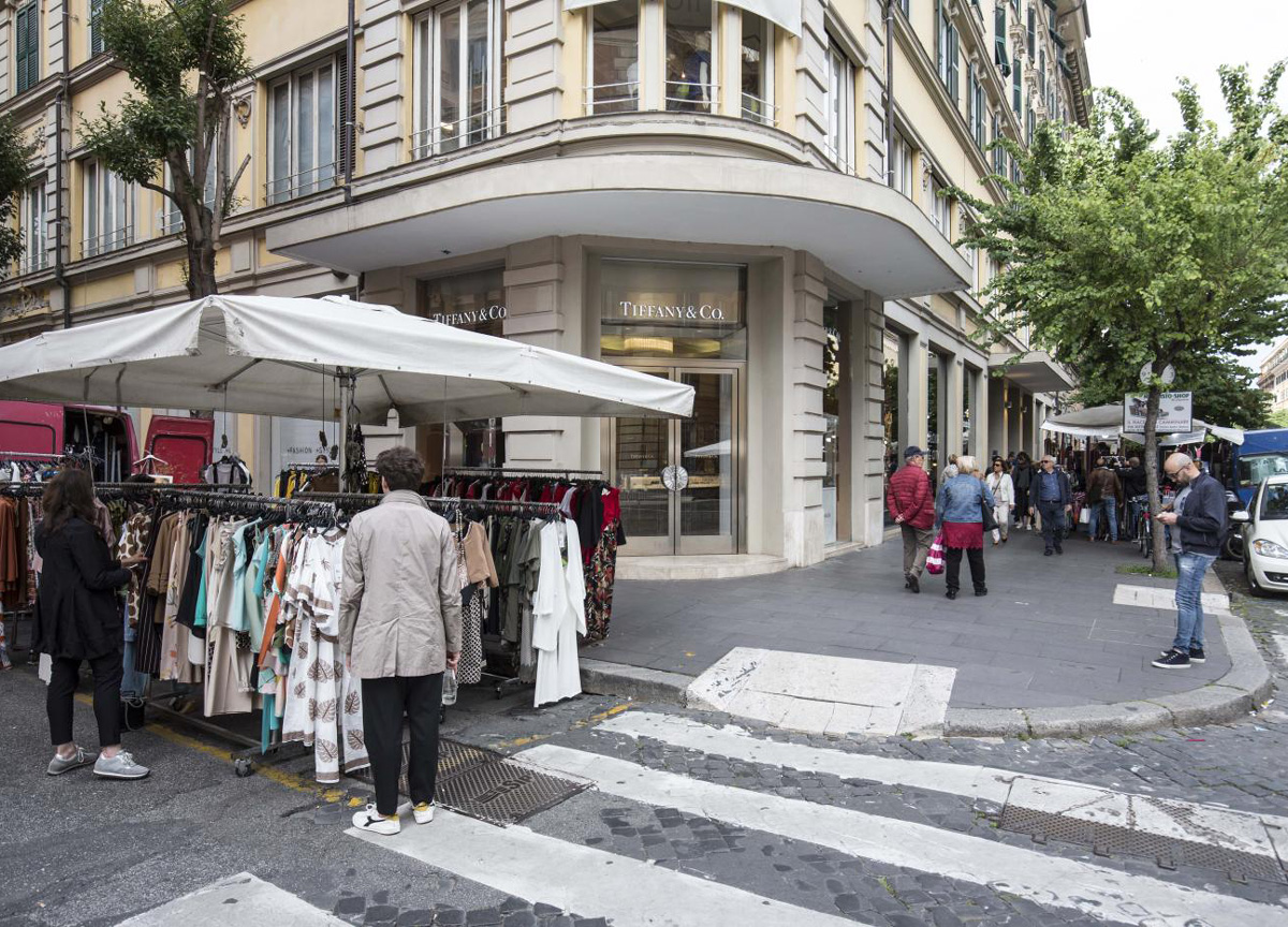 Roma, il regolamento del Commercio rinviato: l’assessore sbaglia la delibera Roma, il regolamento del Commercio rinviato: l’assessore sbaglia la delibera