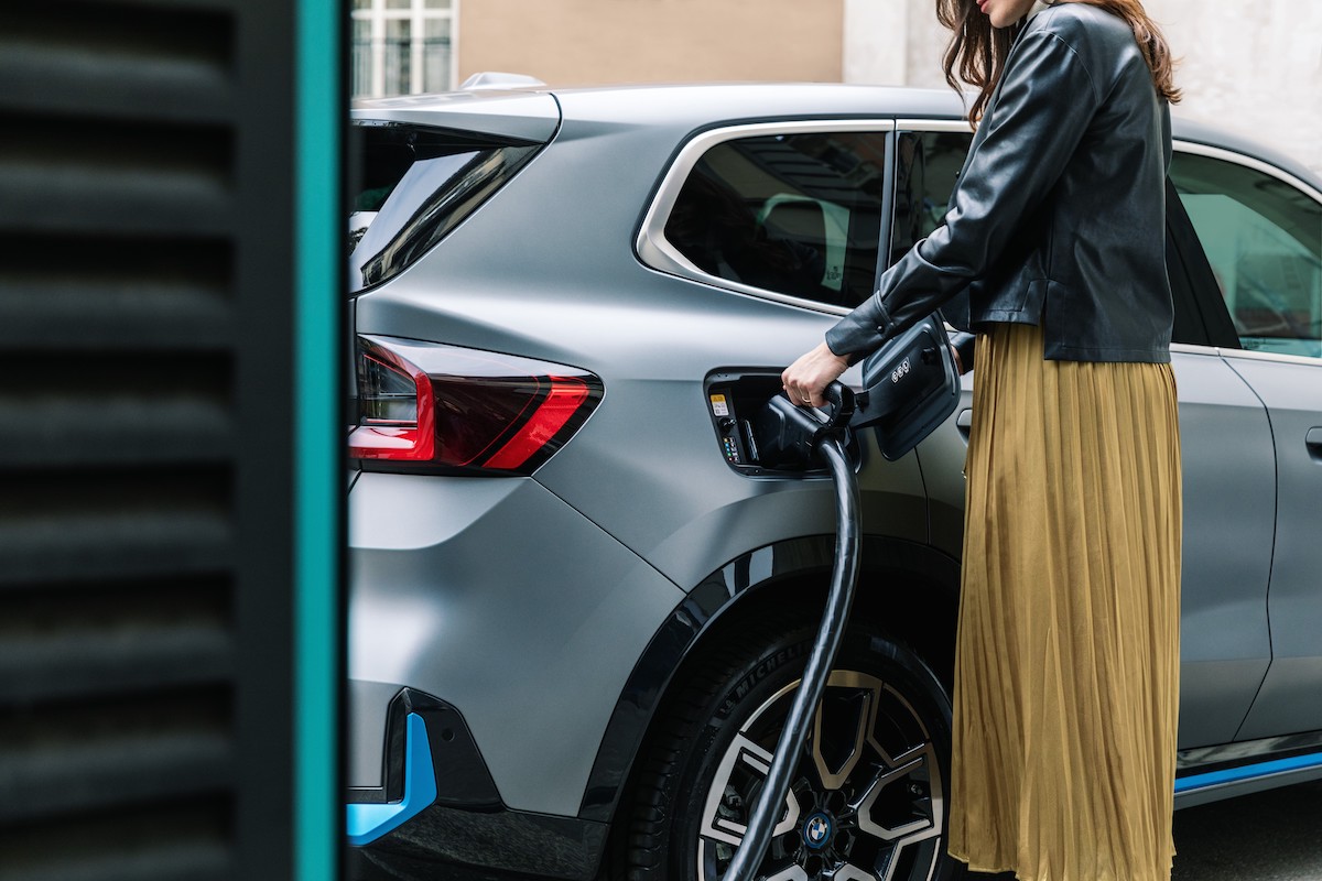 Accordo tra BMW e Plenitude per tariffe dedicate alla ricarica elettrica