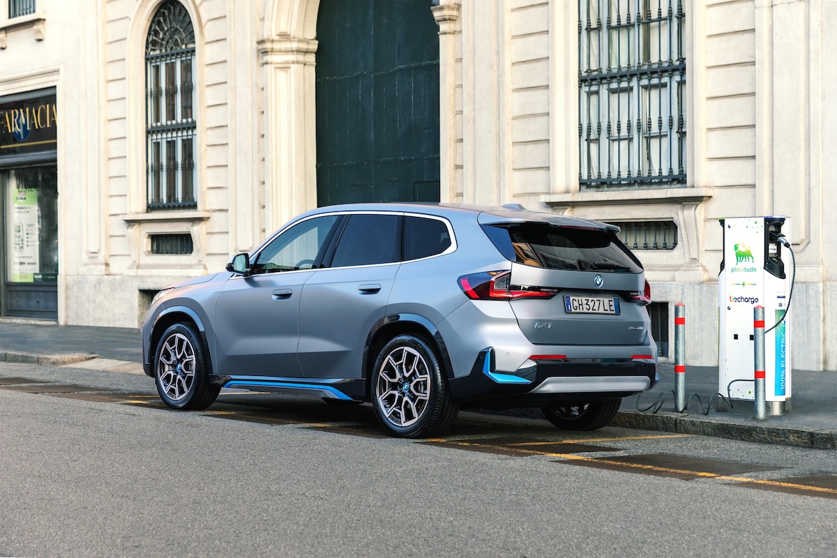Accordo tra BMW e Plenitude per tariffe dedicate alla ricarica elettrica