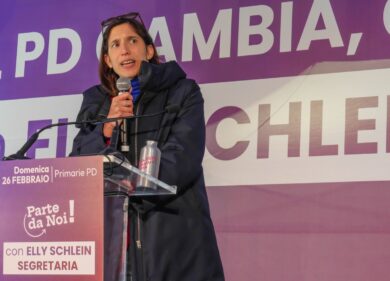 Primarie Pd, caos a Napoli. Segretario chiuso in uno stanzino al freddo e buio