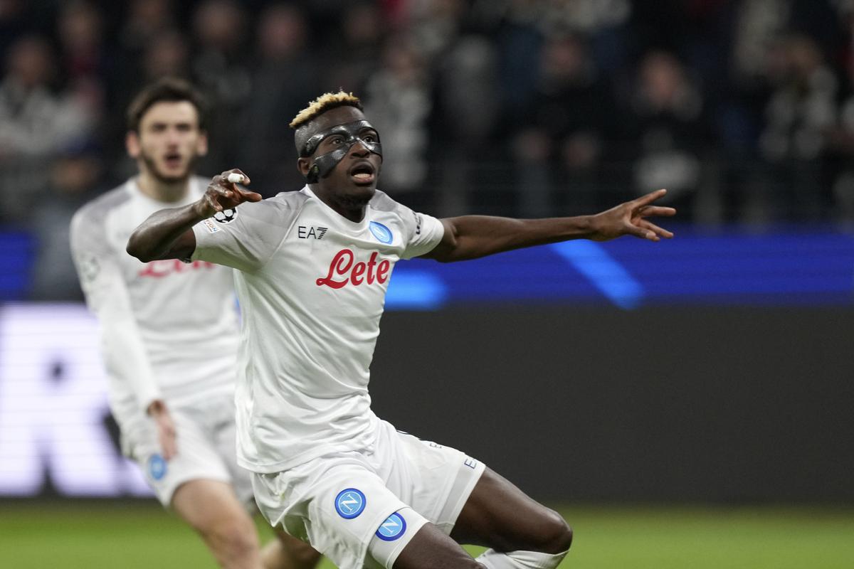 Osimhen, mister 150 milioni stende l’Eintracht. Napoli ora sogna la Champions