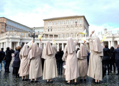 Il convento di clausura è troppo social. Il Vaticano caccia la madre superiora