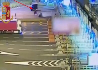 Travolte e uccise al casello della A4: il VIDEO