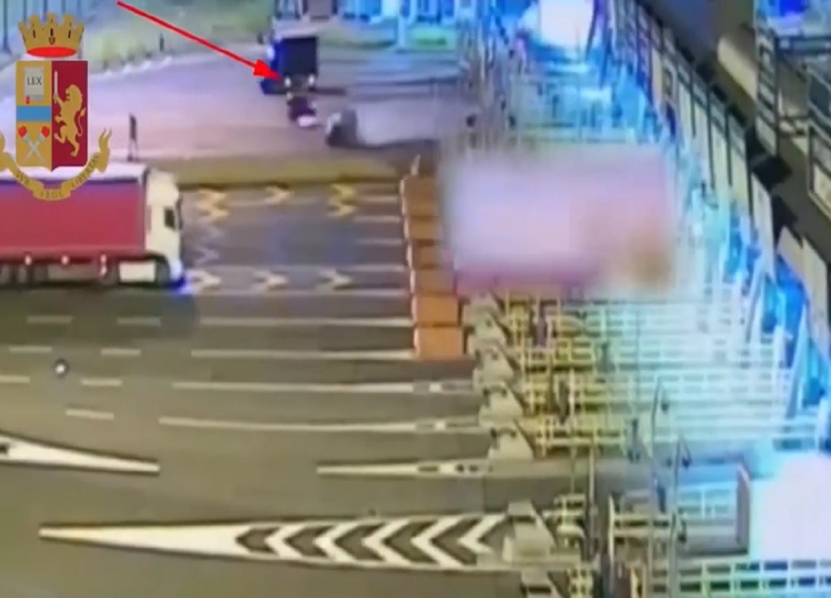 Travolte e uccise al casello della A4: il VIDEO Travolte e uccise al casello della A4: il VIDEO