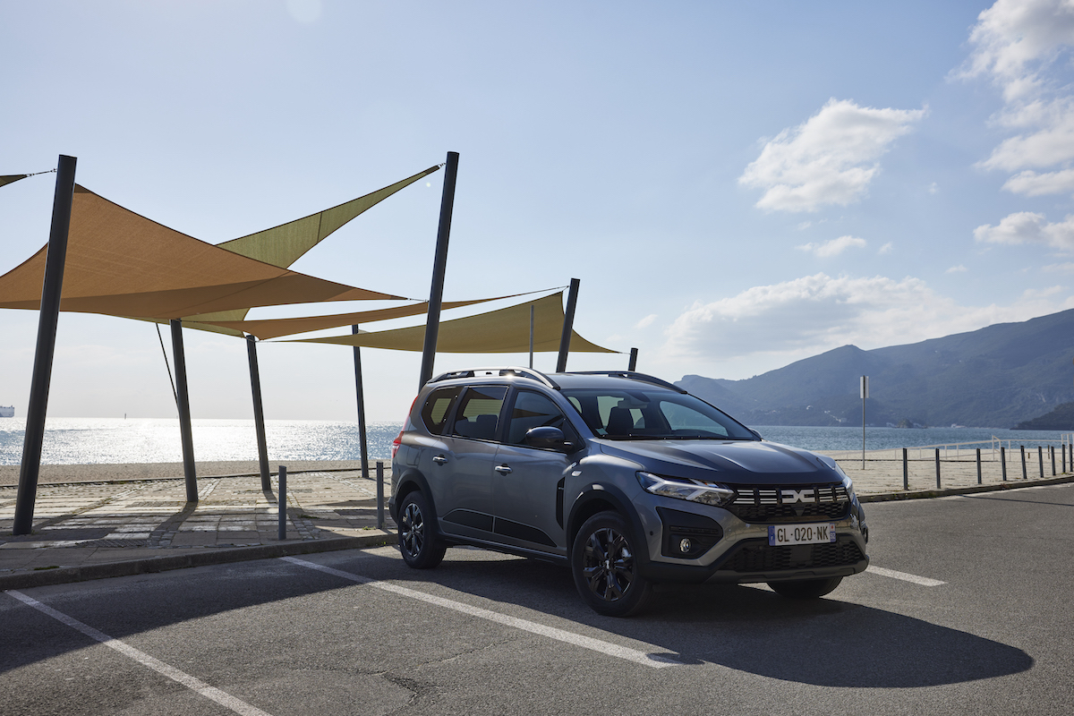 La versatile Dacia Jogger ora è anche ibrida La versatile Dacia Jogger ora è anche ibrida