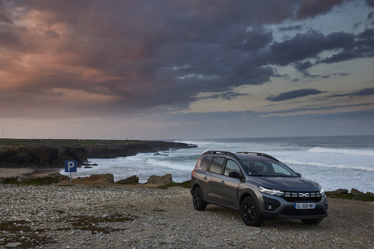La versatile Dacia Jogger ora è anche ibrida La versatile Dacia Jogger ora è anche ibrida