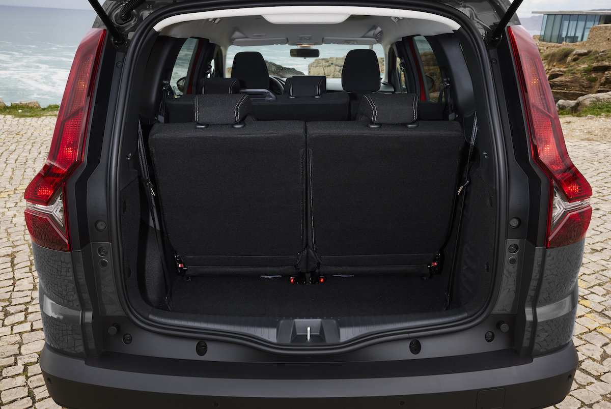 La versatile Dacia Jogger ora è anche ibrida La versatile Dacia Jogger ora è anche ibrida