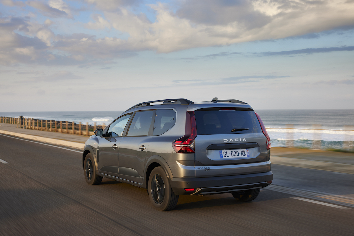 La versatile Dacia Jogger ora è anche ibrida La versatile Dacia Jogger ora è anche ibrida