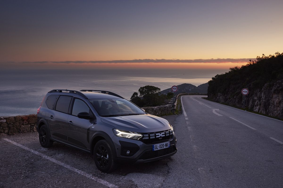 La versatile Dacia Jogger ora è anche ibrida La versatile Dacia Jogger ora è anche ibrida