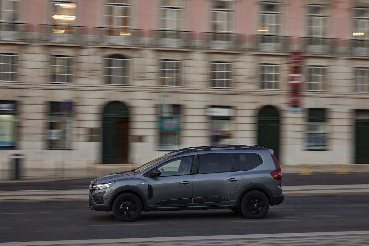 La versatile Dacia Jogger ora è anche ibrida La versatile Dacia Jogger ora è anche ibrida