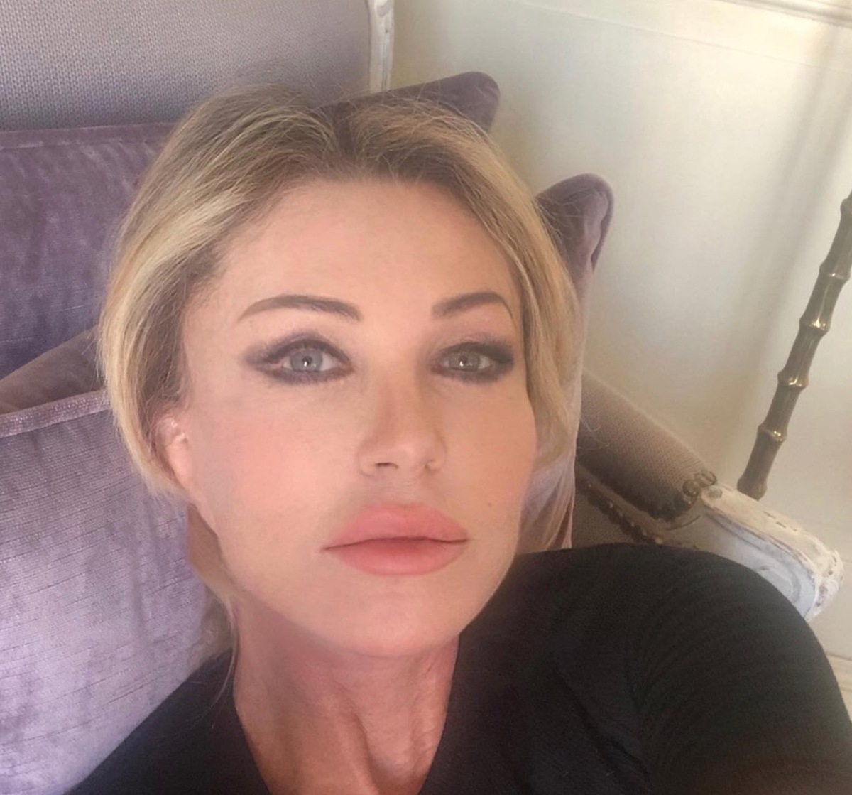 Paola Ferrari come Sharon Stone, sotto il vestito niente? Web in tilt. VIDEO Paola Ferrari come Sharon Stone, sotto il vestito niente? Web in tilt. VIDEO
