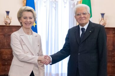 Migranti, von der Leyen: “Mano tesa all’Italia ognuno faccia la sua parte”