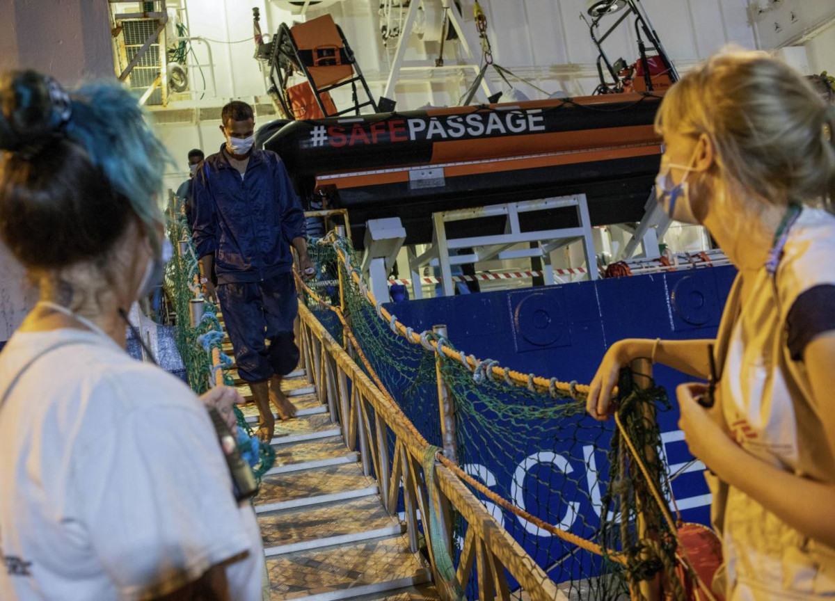 Troppi salvataggi di migranti, il governo multa la Ong Geo Barents: 10mila € Troppi salvataggi di migranti, il governo multa la Ong Geo Barents: 10mila €
