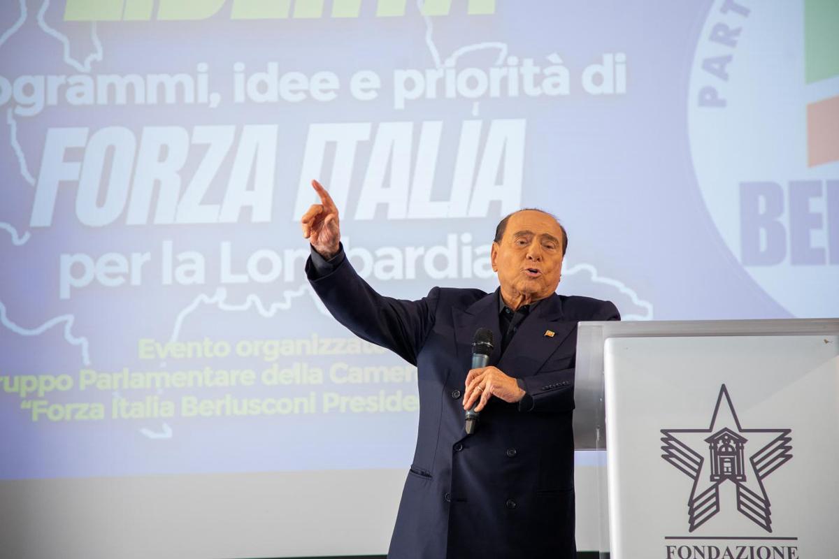 Berlusconi: “Il Giornale è mio”. Clamoroso stop alla vendita agli Angelucci