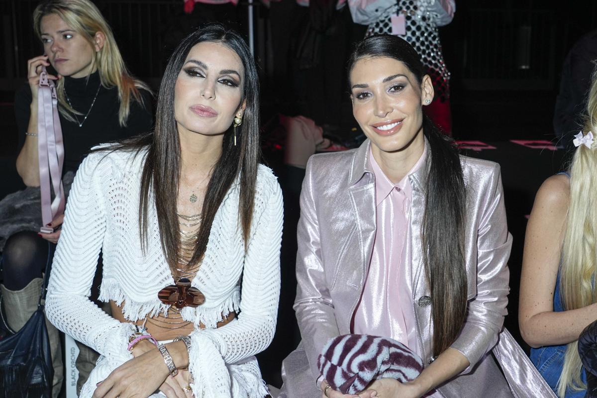 Elisabetta Gregoraci reggiseno trasparente per Gucci e total black per Cavalli