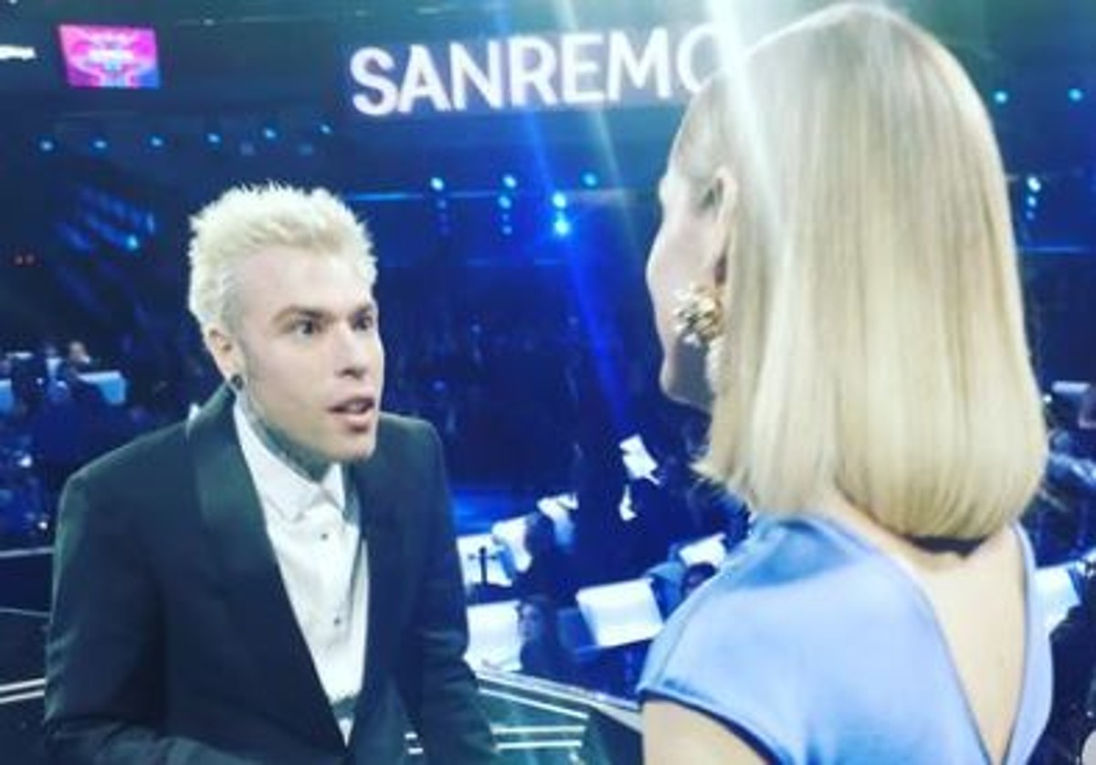 Chiara Ferragni e Fedez pace fatta? Ecco la coppia paparazzata a cena fuori Chiara Ferragni e Fedez pace fatta? Ecco la coppia paparazzata a cena fuori