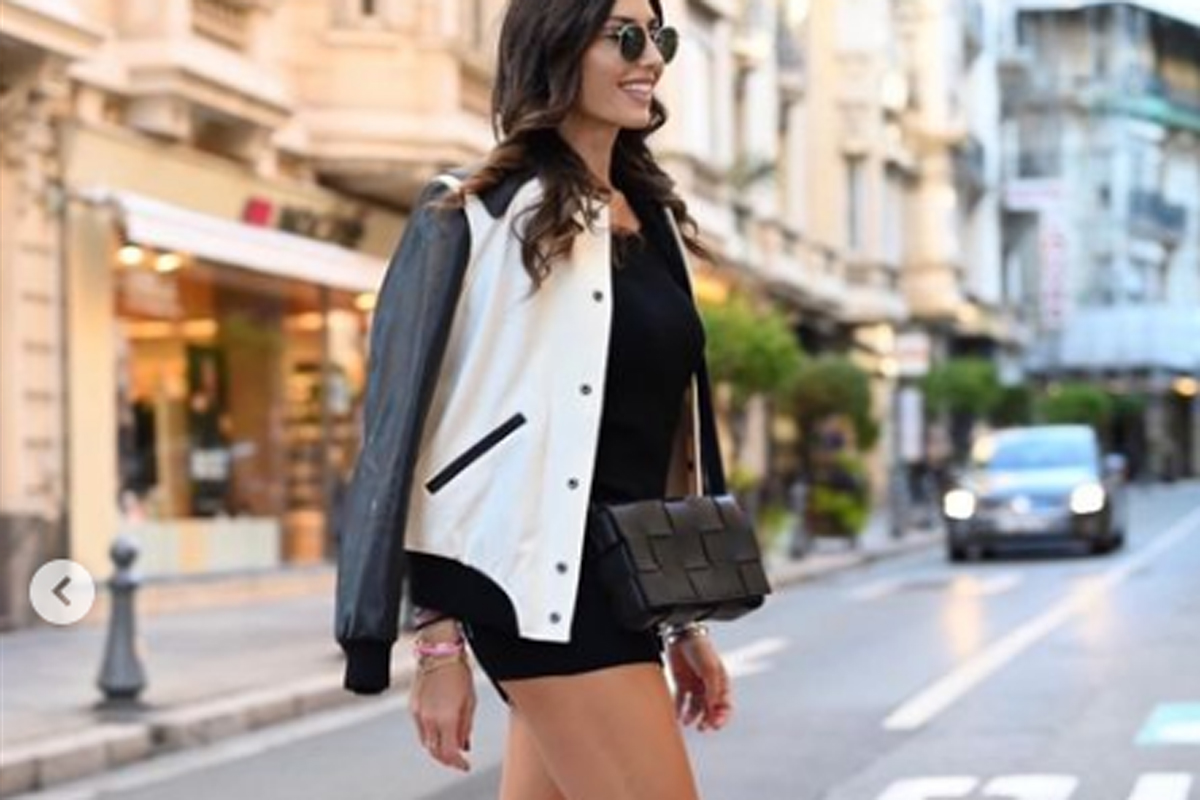 Elisabetta Gregoraci reggiseno trasparente per Gucci e total black per Cavalli