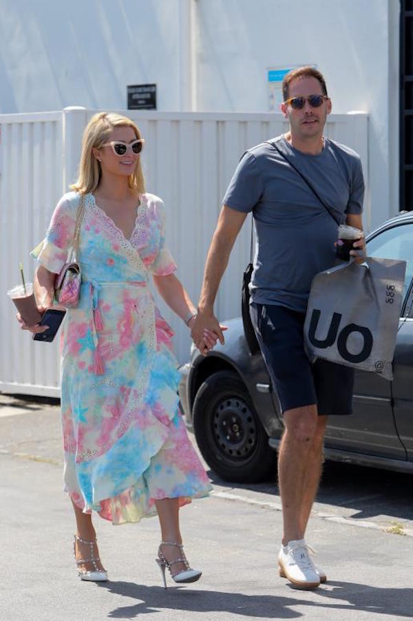 Paris Hilton presenta il figlio sui social. Ecco come si chiama