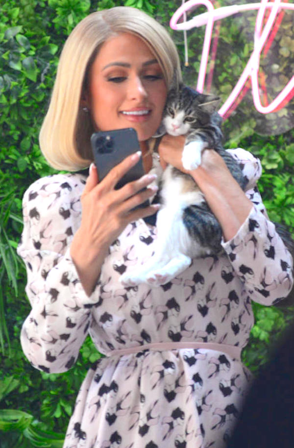 Paris Hilton presenta il figlio sui social. Ecco come si chiama