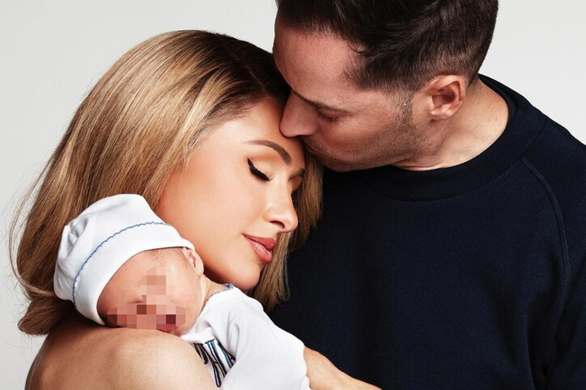 Paris Hilton presenta il figlio sui social. Ecco come si chiama