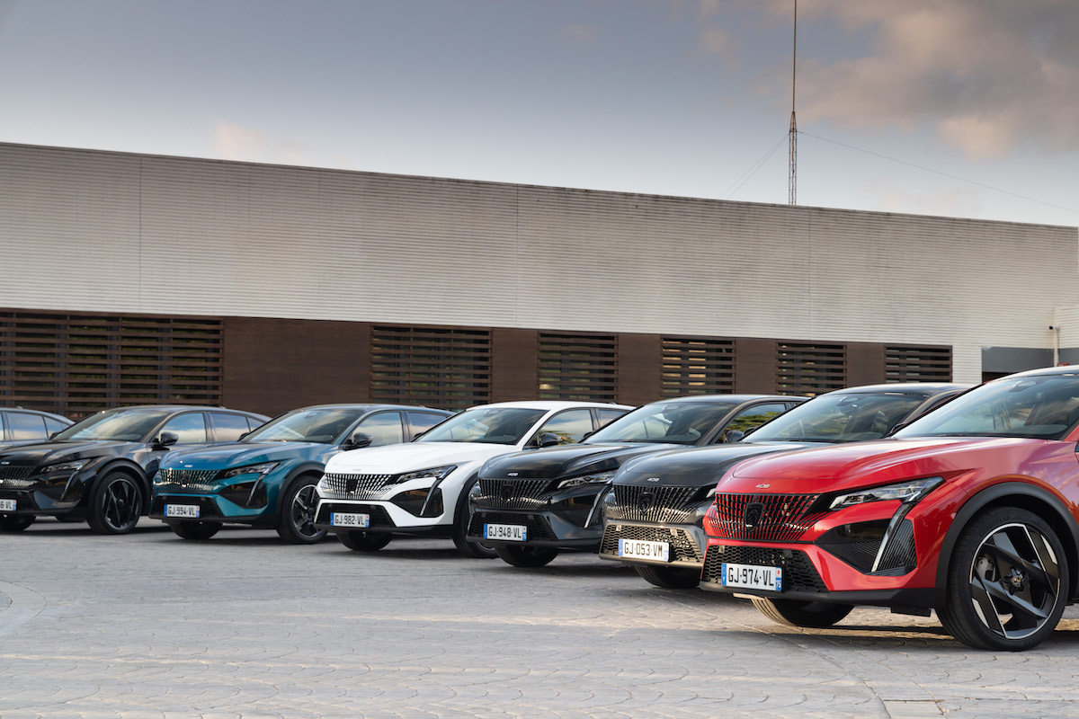Peugeot, countdown per il debutto della nuova 408