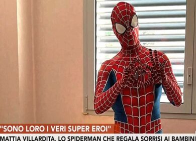 Mattia, l’Uomo Ragno degli ospedali: “Gli eroi sono i piccoli pazienti”. VIDEO