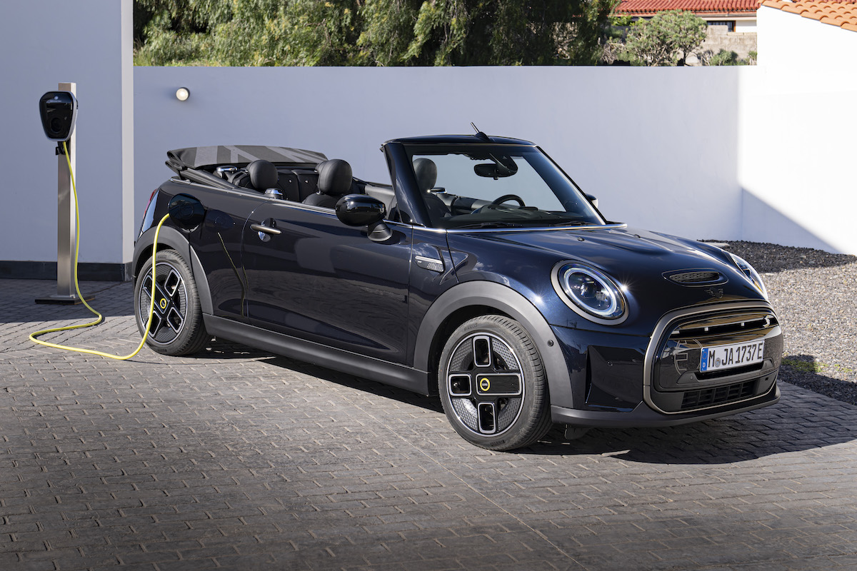 MINI Cooper SE Cabrio: divertimento a zero emissioni MINI Cooper SE Cabrio: divertimento a zero emissioni