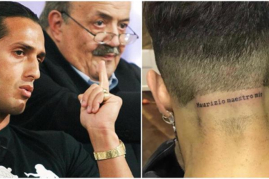 Fabrizio Corona omaggia Costanzo con un tatuaggio: “Maestro mio”