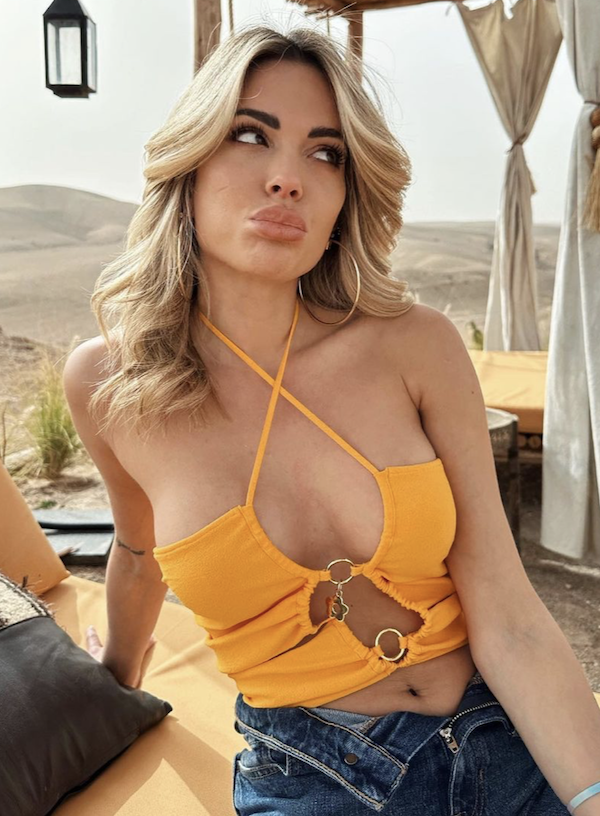 Ludovica Pagani divide il web con una foto in bikini. Fan in estasi per la giornalista, ma c’è anche chi fa polemica Ludovica Pagani divide il web con una foto in bikini. Fan in estasi per la giornalista, ma c’è anche chi fa polemica
