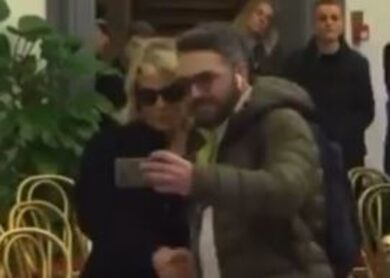 “Mai fatte tante visualizzazioni”, ecco cosa ha detto il ragazzo che si è fatto il selfie con Maria De Filippi