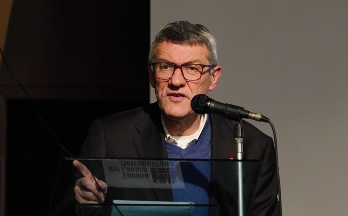 Cigl, Landini: “La settimana lavorativa deve essere di 4 giorni. Più dignità” Cigl, Landini: “La settimana lavorativa deve essere di 4 giorni. Più dignità”