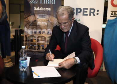 Prodi detta la linea a Schlein: “Prima riunire i riformisti, poi le alleanze”