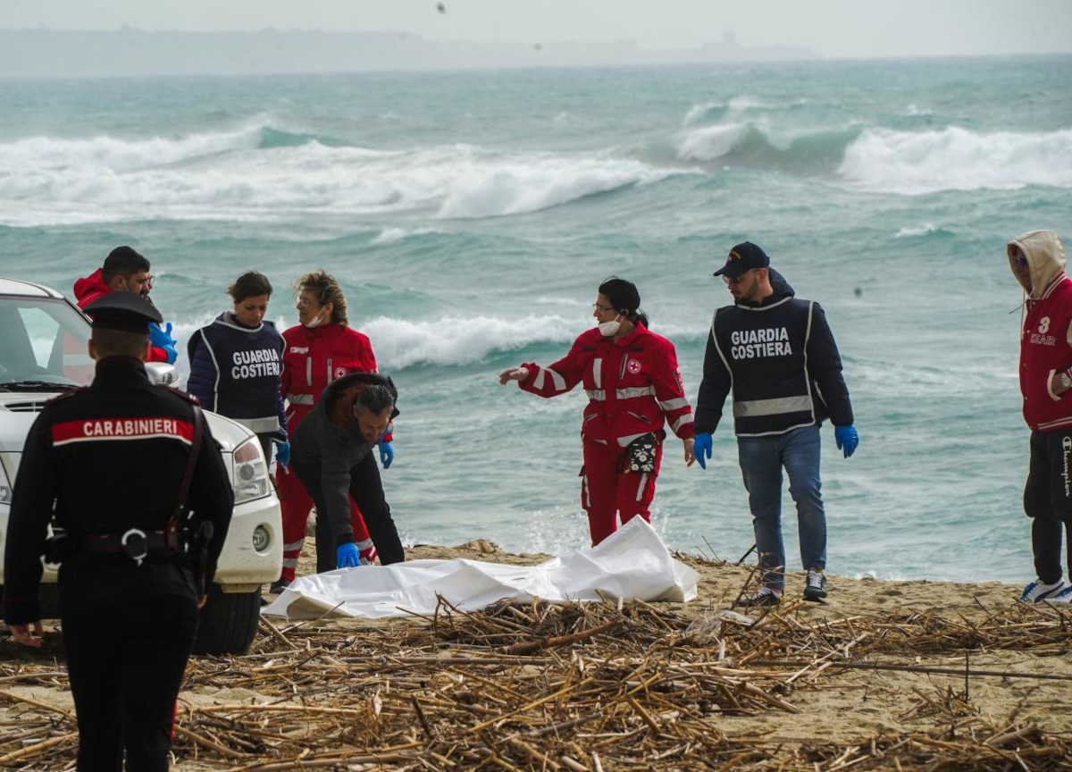 Migranti, Piantedosi: “Ho detto solo ‘fermatevi, veniamo noi a prendervi'” Migranti, Piantedosi: “Ho detto solo ‘fermatevi, veniamo noi a prendervi'”