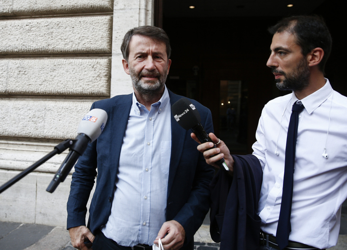 Pd, Franceschini ha scelto Schlein: non sbaglia mai. Una poltrona alla moglie Pd, Franceschini ha scelto Schlein: non sbaglia mai. Una poltrona alla moglie