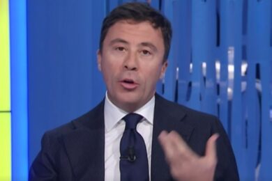 Bocchino: “Schlein non ha mai lavorato”. La Gruber lo gela: “Neanche Meloni”