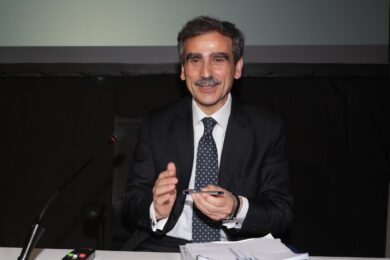 Axa liquida la sua quota in Mps (7,9%). Il titolo della banca crolla in Borsa