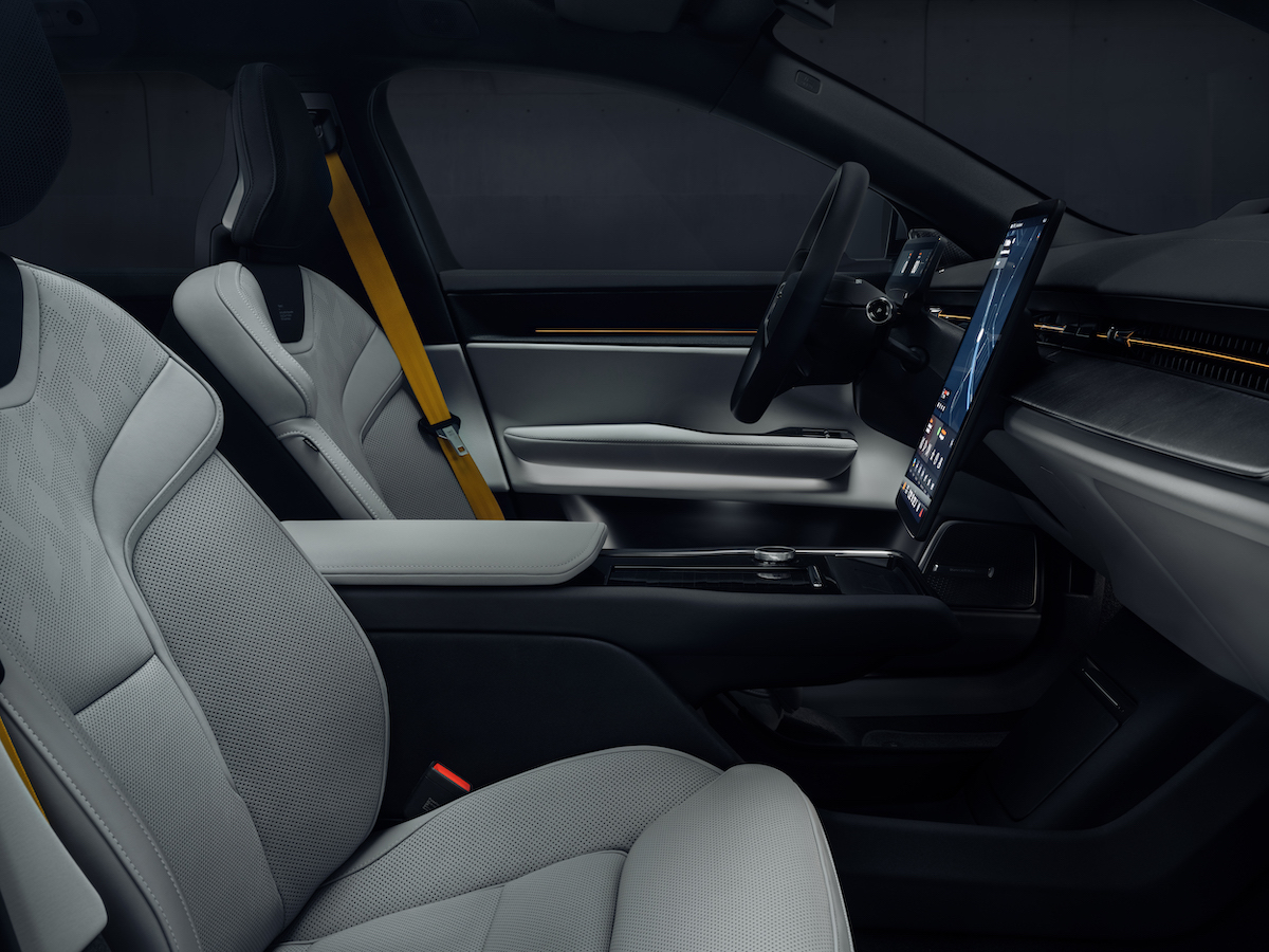 Nuova Polestar 2, un concentrato di potenza e sostenibilità Nuova Polestar 2, un concentrato di potenza e sostenibilità