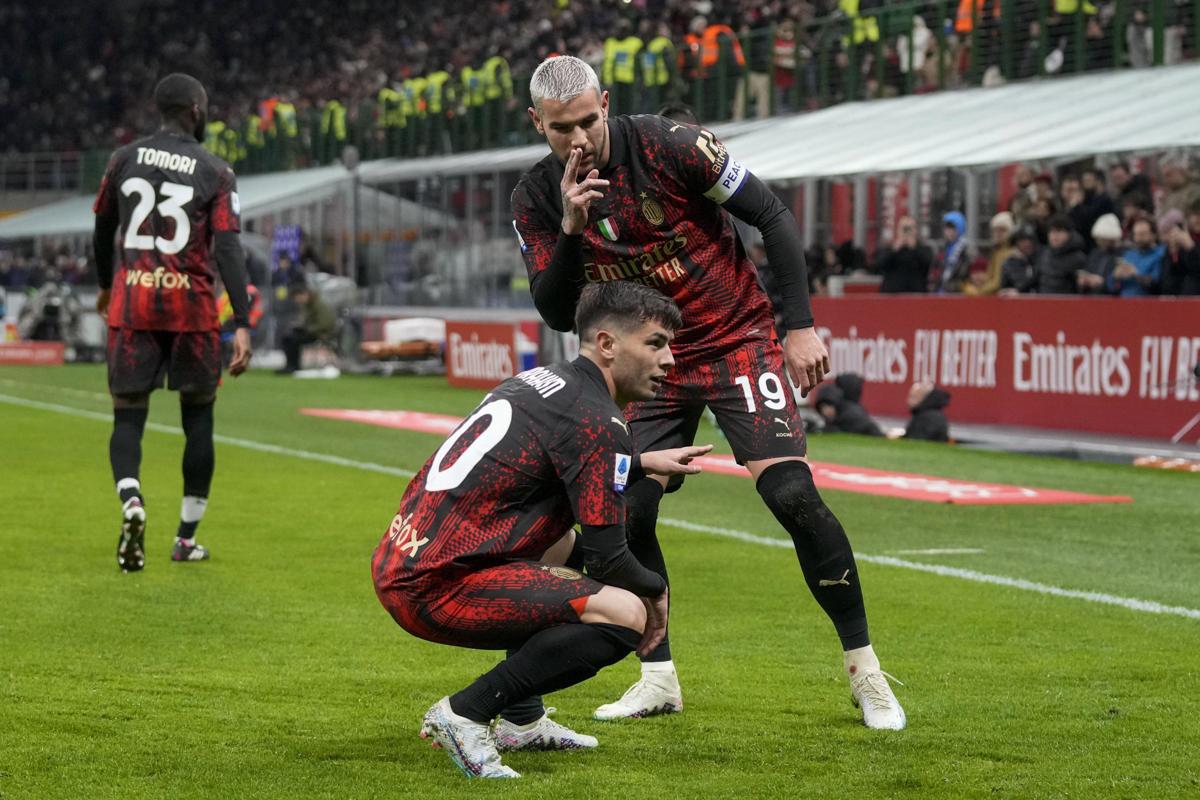 Milan, quarta maglia boom di vendita: top Theo Hernandez-Ibrahimovic e… Milan, quarta maglia boom di vendita: top Theo Hernandez-Ibrahimovic e…