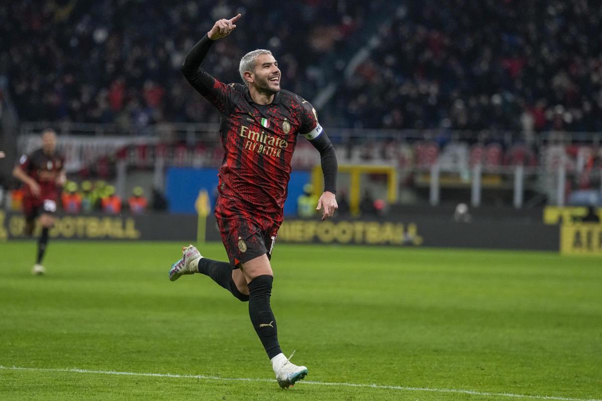 Milan, quarta maglia boom di vendita: top Theo Hernandez-Ibrahimovic e… Milan, quarta maglia boom di vendita: top Theo Hernandez-Ibrahimovic e…